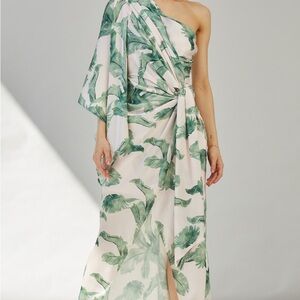 Green and White Maxi Dress with Elegant Design
